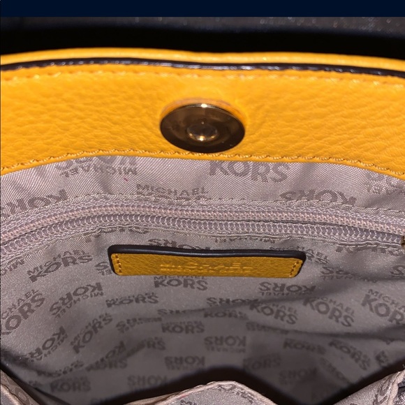 Michael Kors women crossbody bag - Picture 2 of 4